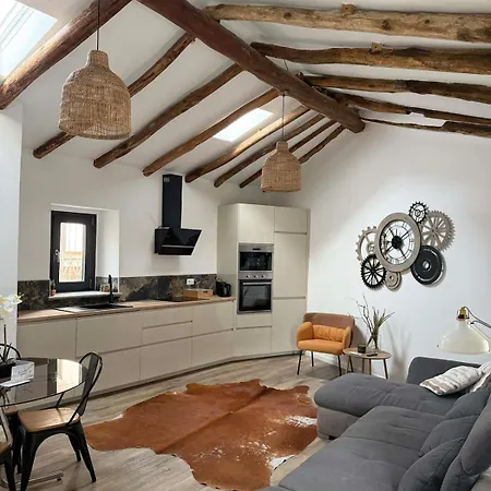 Apartment Modern & Cozy Getaway Above Maggiore *