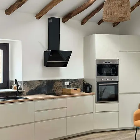 Modern & Cozy Getaway Above Maggiore