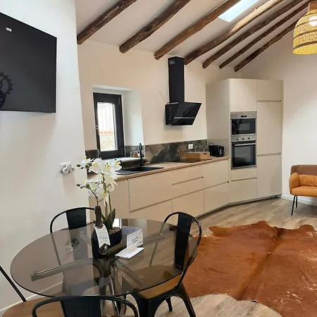 Modern & Cozy Getaway Above Maggiore