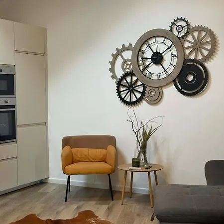 Apartment Modern & Cozy Getaway Above Maggiore